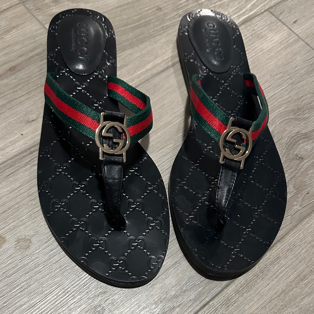 Gucci Black Thong Sandals with Green and Red Web Stripe